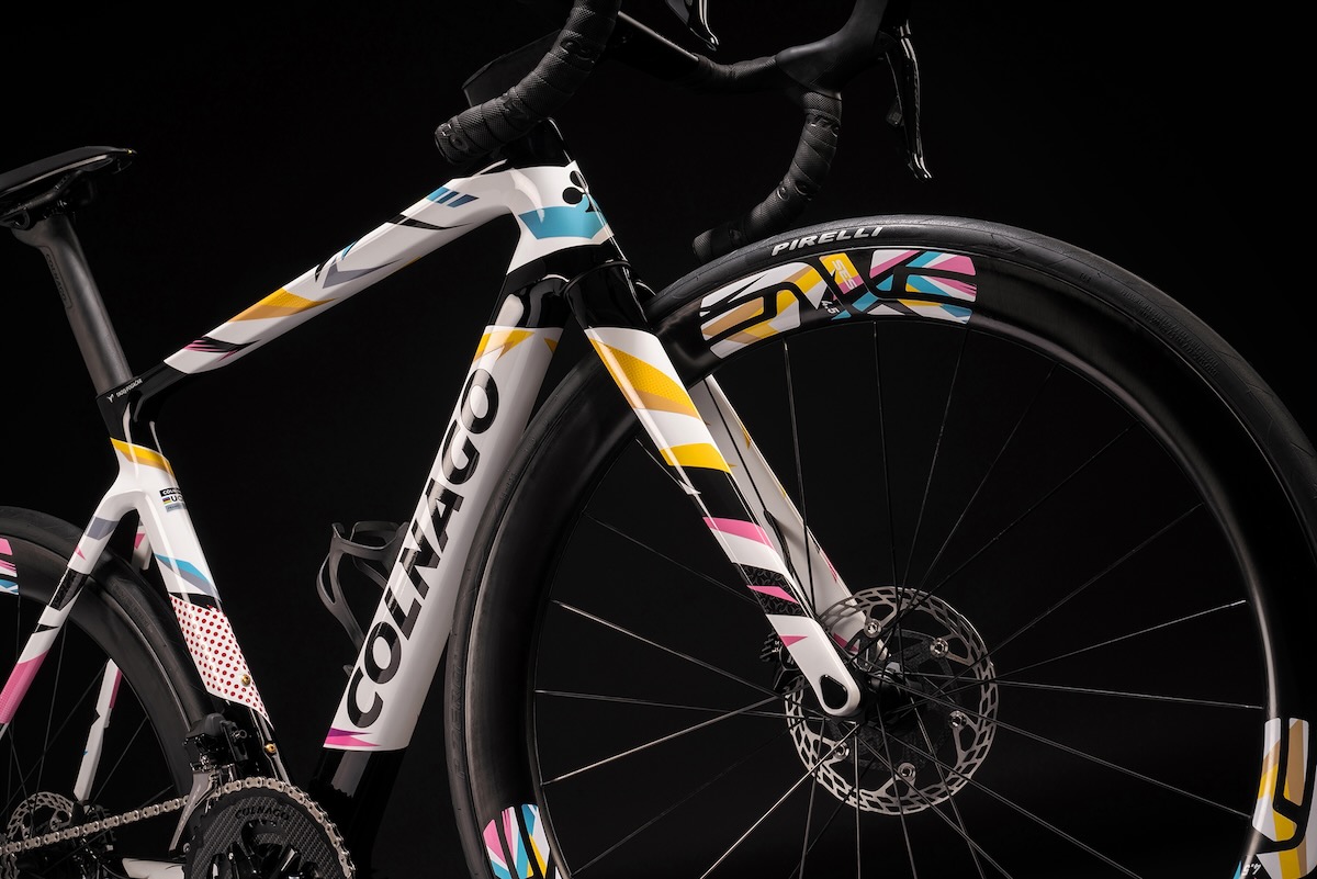 コルナゴ COLNAGO 自転車 ほぼ新品 偉業を讃え、世界選を制したポガチャルの特別モデル コルナゴがV4Rs